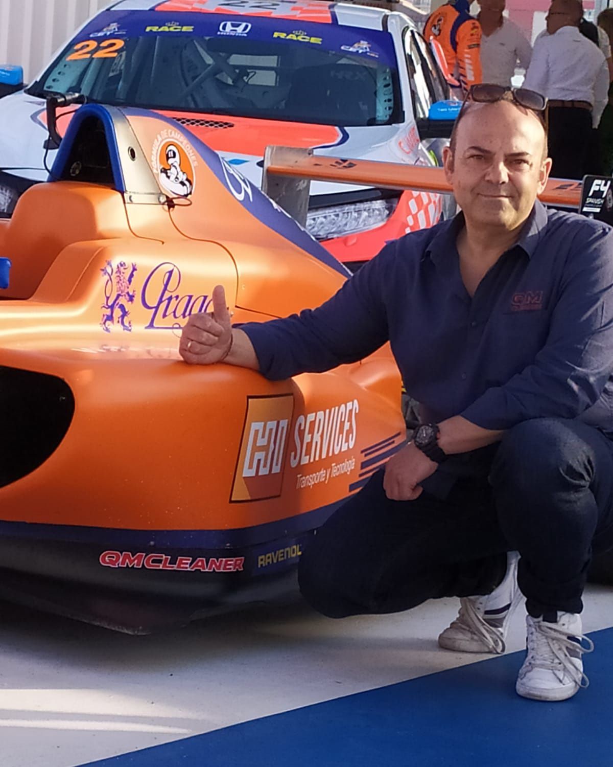 Oscar QM Cleaner evento patrocinio Formula 4 en Valencia
